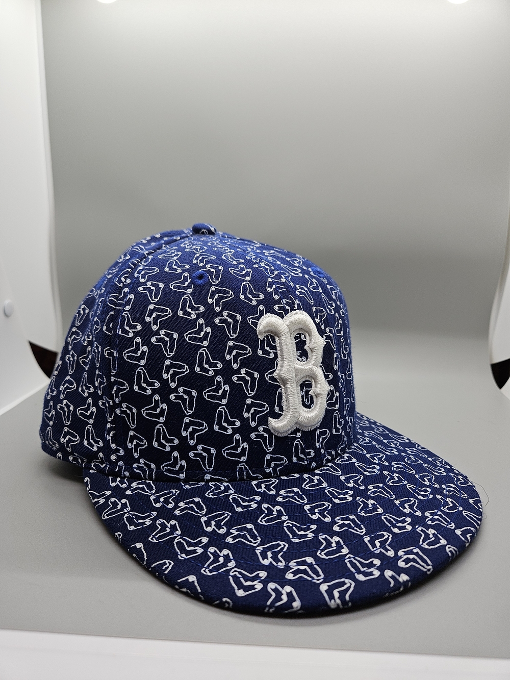 New Era 59FIFTY Boston Red Sox Fitted Hat Size 7 1/2 All Over Sock Print Blue